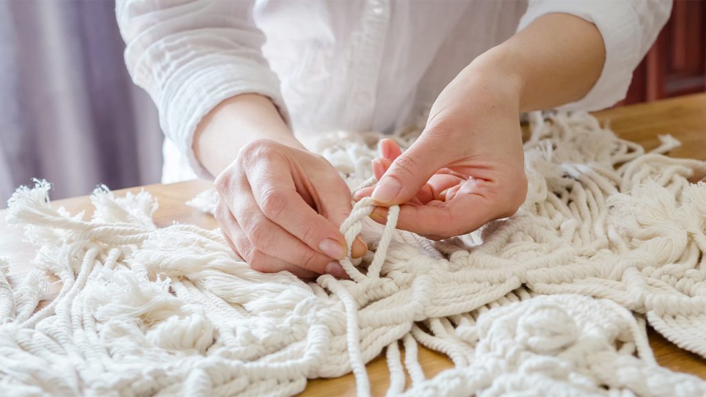 マクラメを編む